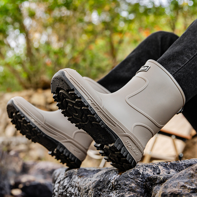 Fishing Boots - 36-47 ขนาดรองเท้าบูทกันฝนพื้นหนาทนต่อการสึกหรอผู้ชายรองเท้าตกปลากลางแจ้งรองเท้าทำงานรองเท้ากันลื่นกันน้ำผู้ชายรองเท้ายาง